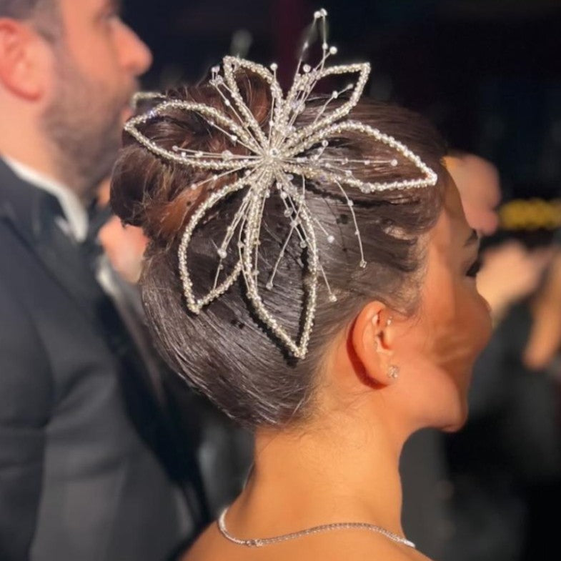 ASYMMETRIC ARIA FLOWER